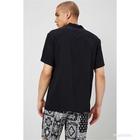 Forever 21 Classic Fit Cuban Collar Shirt - Picture 2 of 9